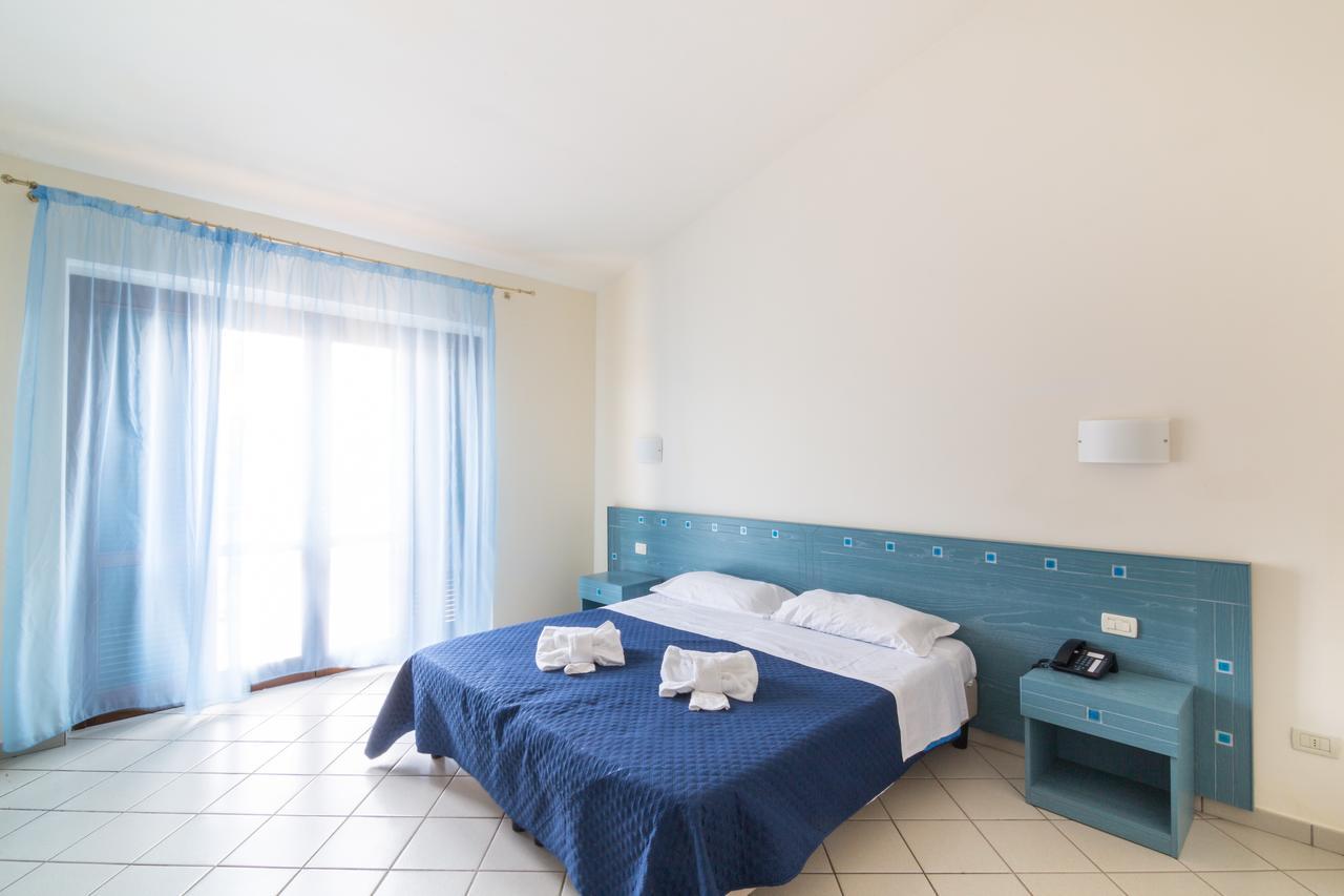 Nelema Village Resort Сан-Никола-Арчелла Номер фото